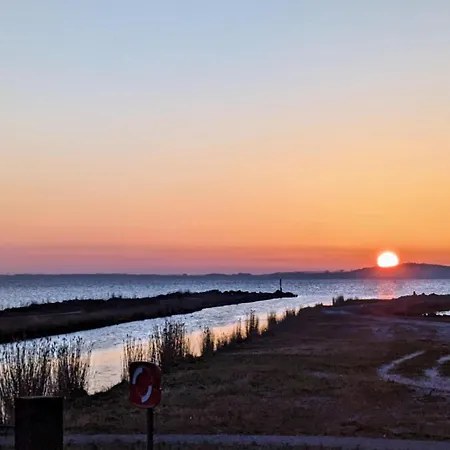 Апартаменты Waterfront Загард